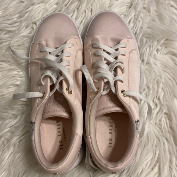Ted Baker London Shoes - Ted Baker Lylas Snickers size 8 used but in very good condition see all photos